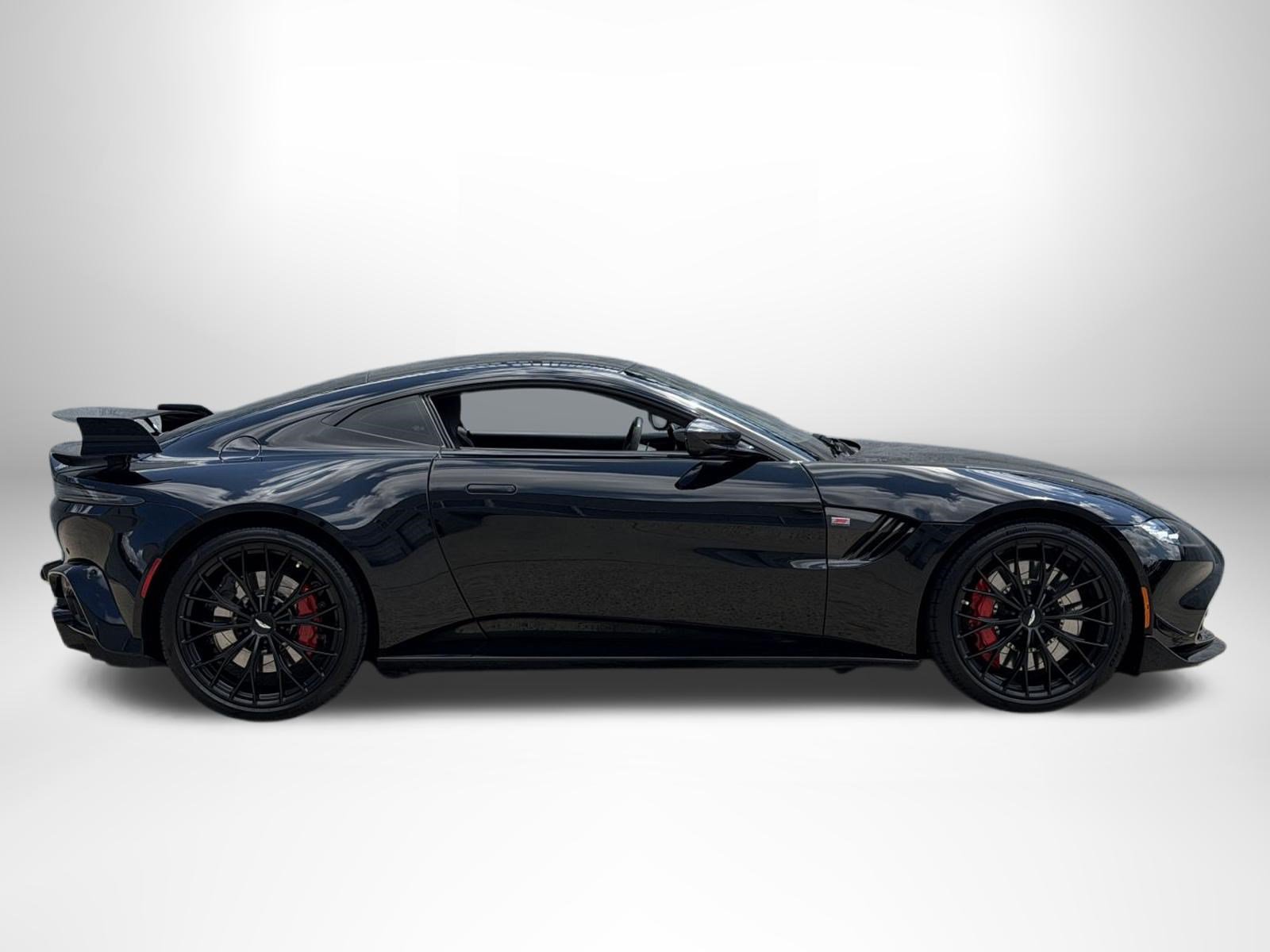 Used 2022 Aston Martin V8 Vantage Coupe RWD image 13