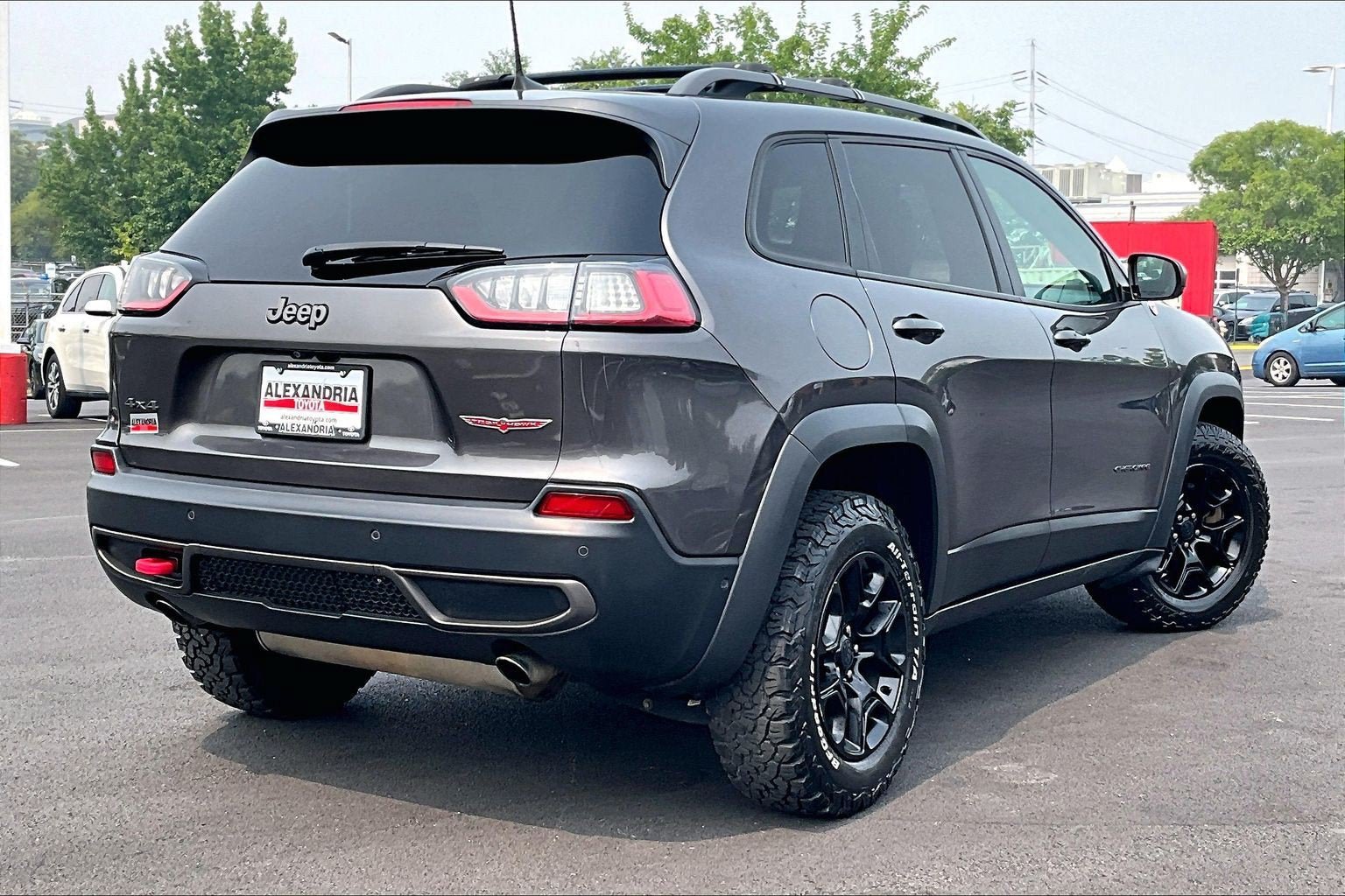 Used 2019 Jeep Cherokee Trailhawk AWD/4WD image 12