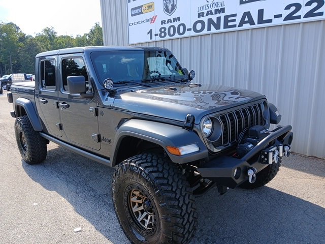 Used 2025 Jeep Gladiator Sport image 1
