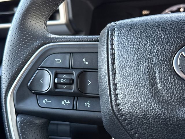 Used 2025 Toyota 4Runner SR5 AWD/4WD image 28