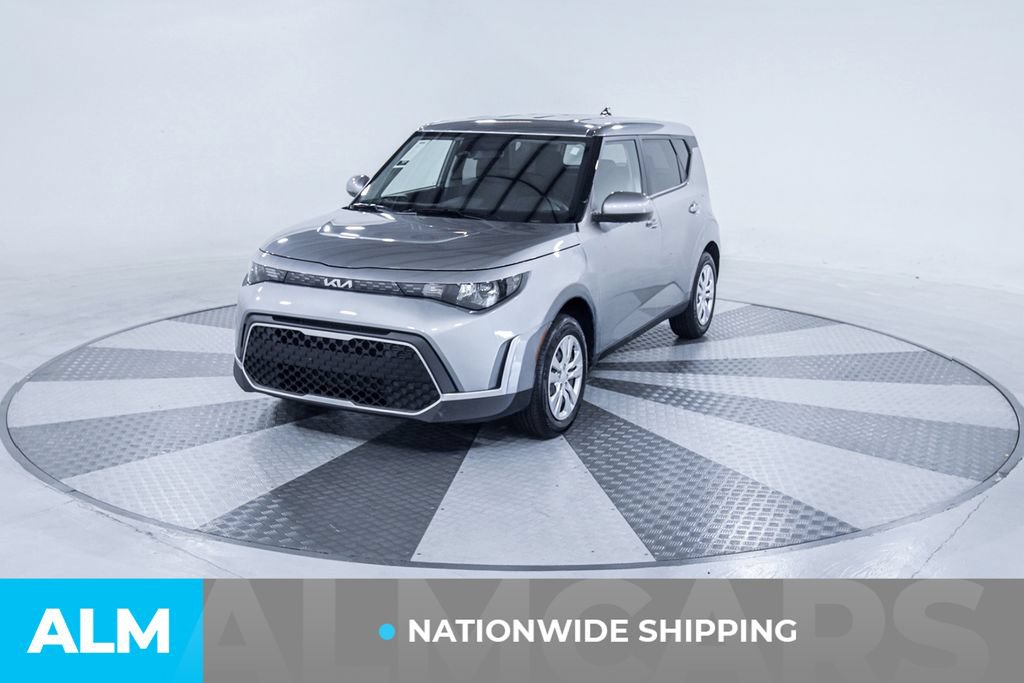 Used 2025 Kia Soul LX FWD image 2