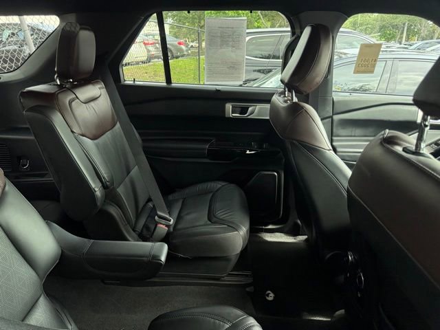 Used 2023 Ford Explorer Platinum w/ Technology Package AWD/4WD image 9