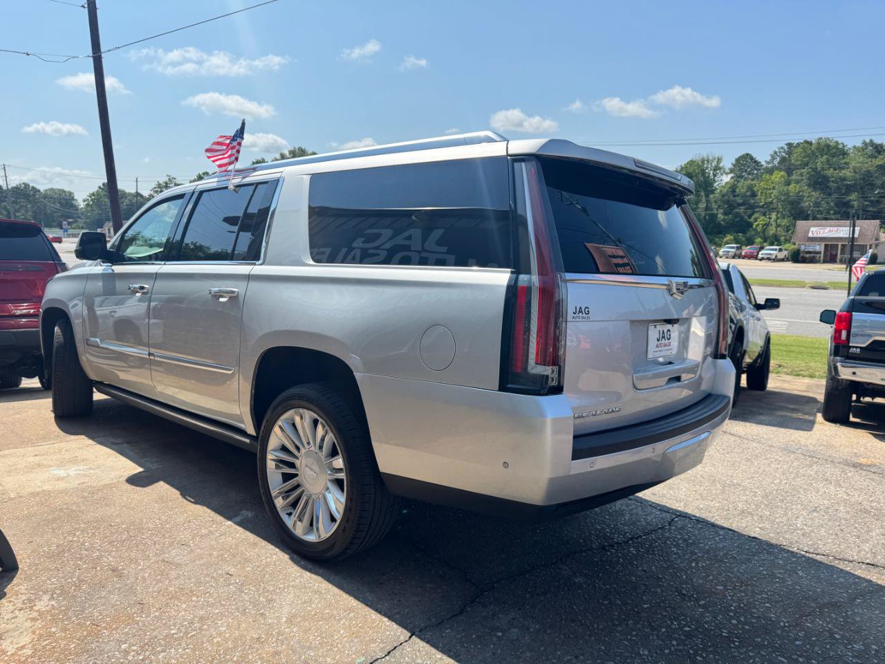 Used 2017 Cadillac Escalade ESV Platinum AWD/4WD image 6