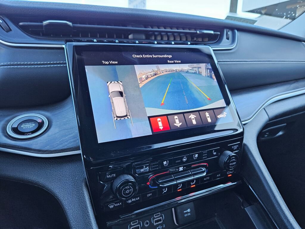 Used 2023 Jeep Grand Cherokee Limited w/ Luxury Tech Group II image 31