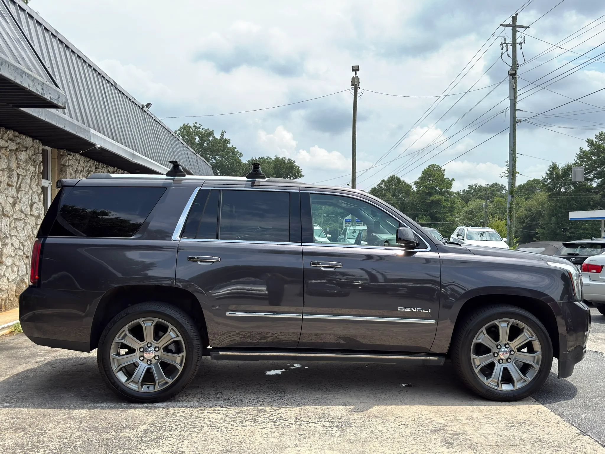 Used 2015 GMC Yukon Denali w/ Premium Package RWD image 5
