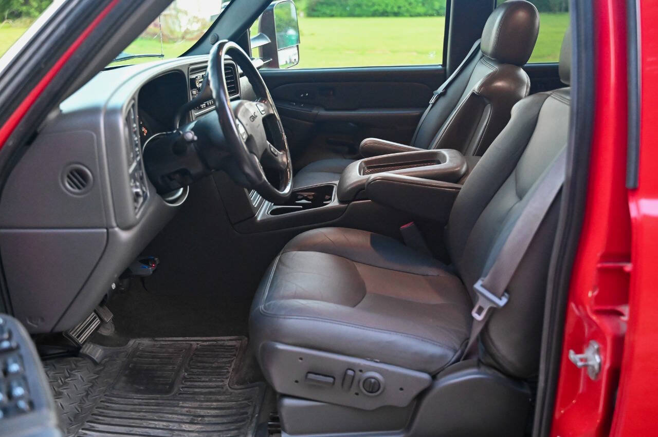 Used 2006 GMC Sierra 2500 SLT w/ Heavy-Duty Power Package AWD/4WD image 91