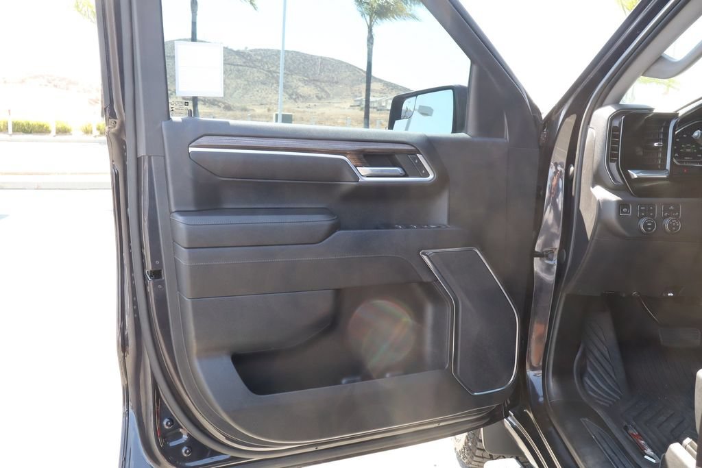 Used 2023 Chevrolet Silverado 1500 LT Trail Boss w/ LPO, Dark Essentials Package AWD/4WD image 17