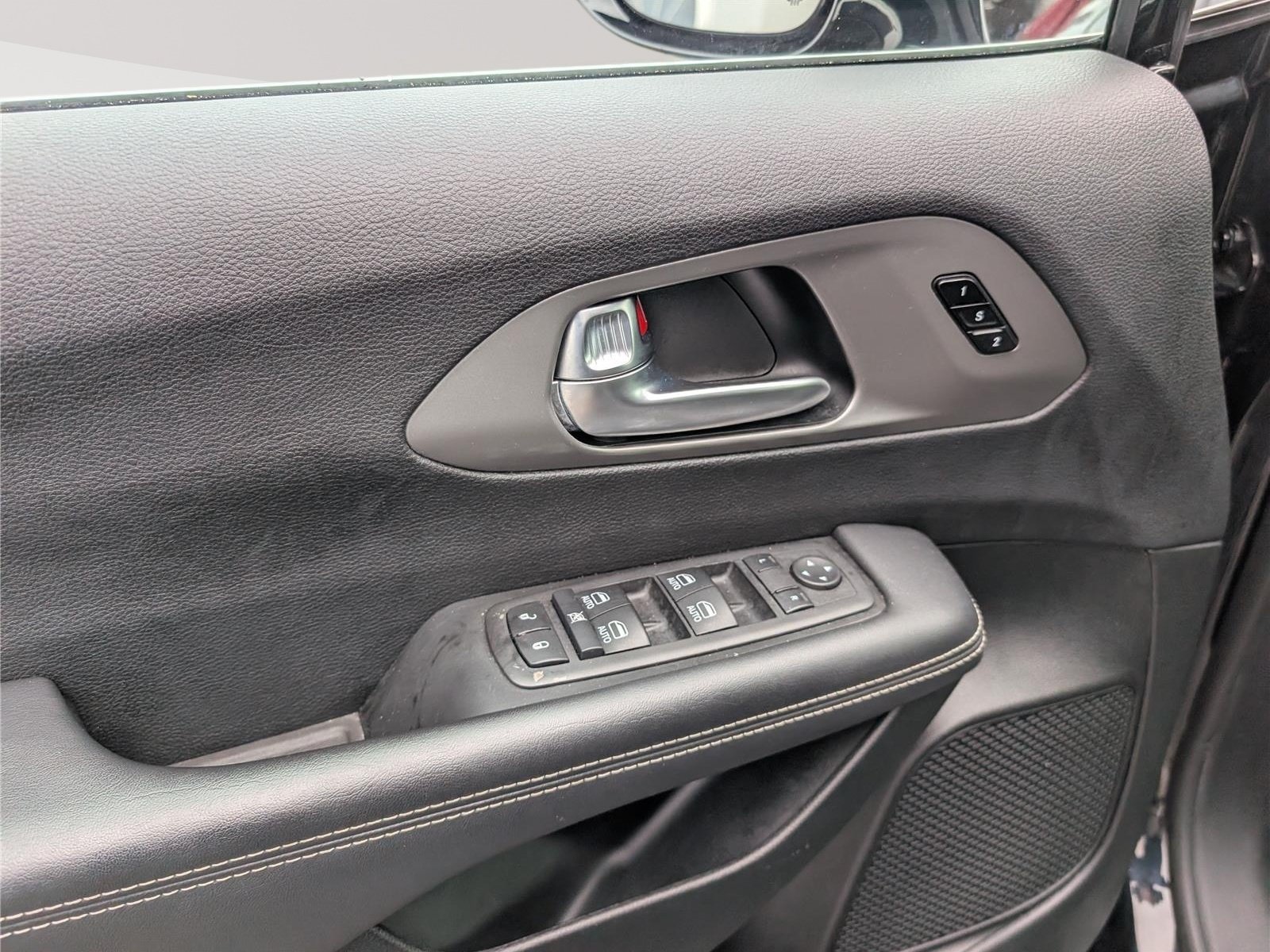 Used 2025 Chrysler Pacifica Select FWD image 20