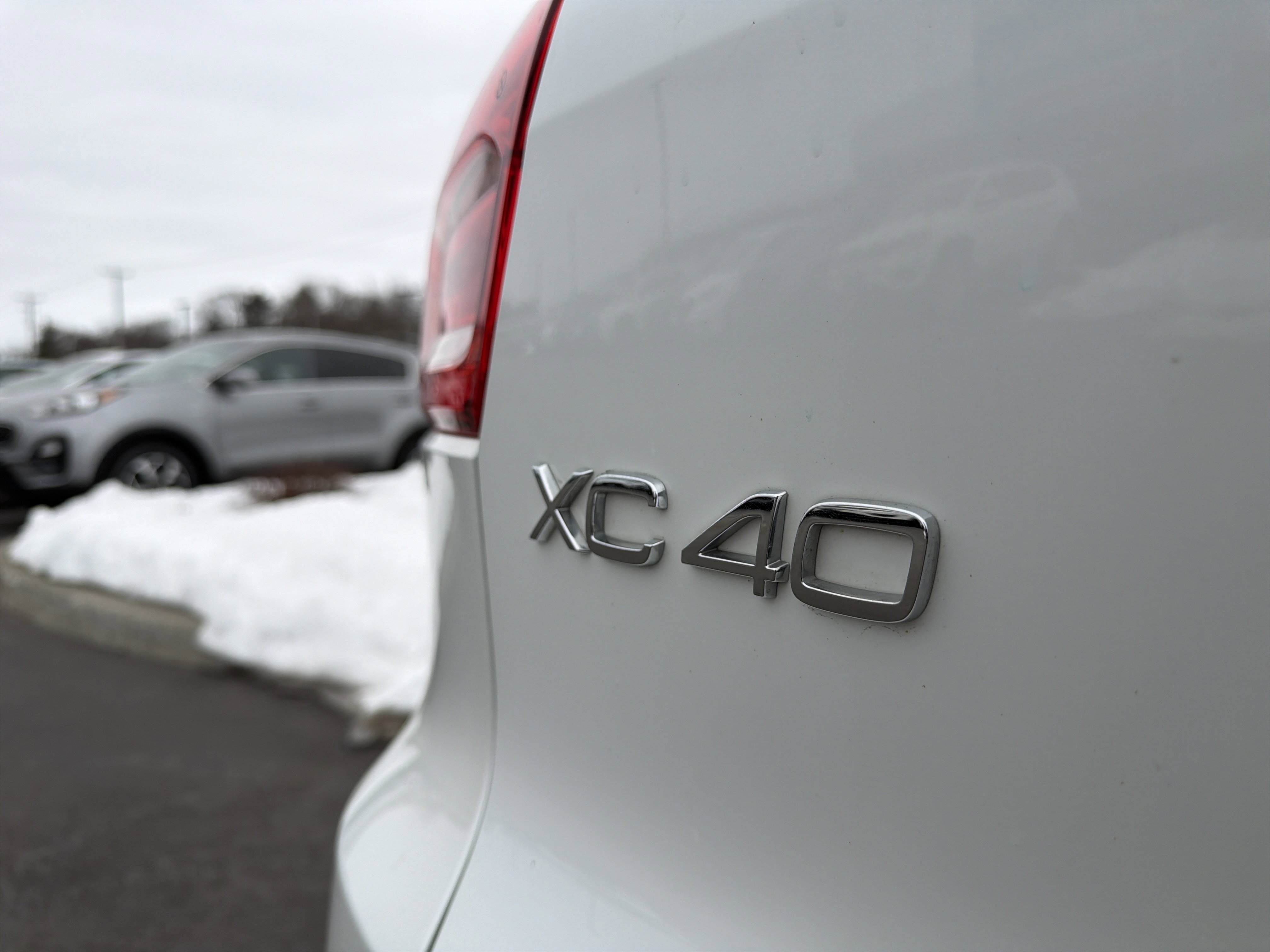 Used 2019 Volvo XC40 T5 R-Design image 34