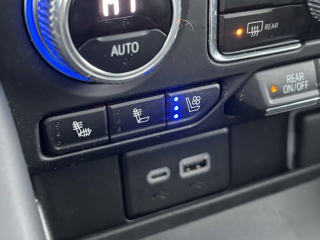 Used 2023 GMC Yukon XL SLT w/ SLT Premium Package image 31