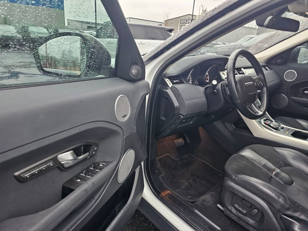 Used 2014 Land Rover Range Rover Evoque Pure image 17