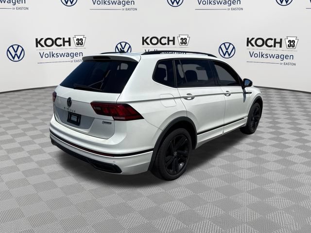 Used 2024 Volkswagen Tiguan SE R-Line AWD/4WD image 8
