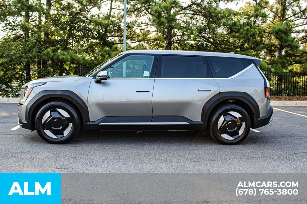 Used 2024 Kia EV9 Light Long Range RWD image 7