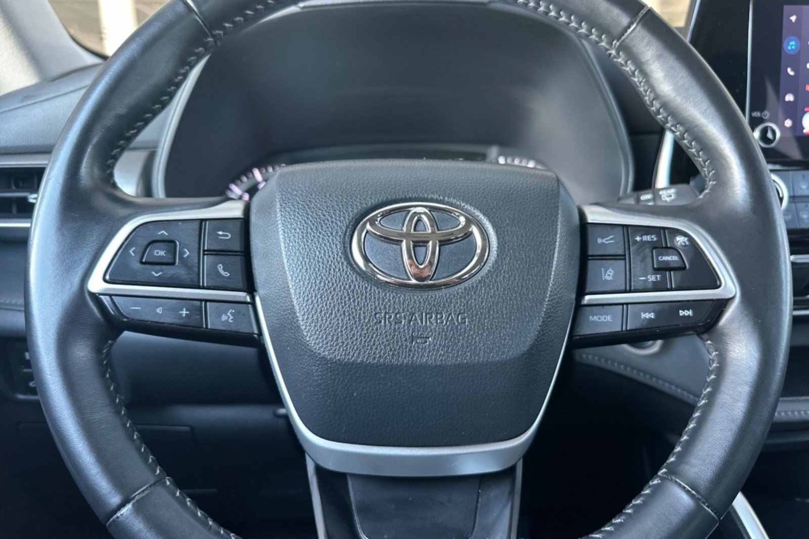 Used 2024 Toyota Highlander LE FWD image 23