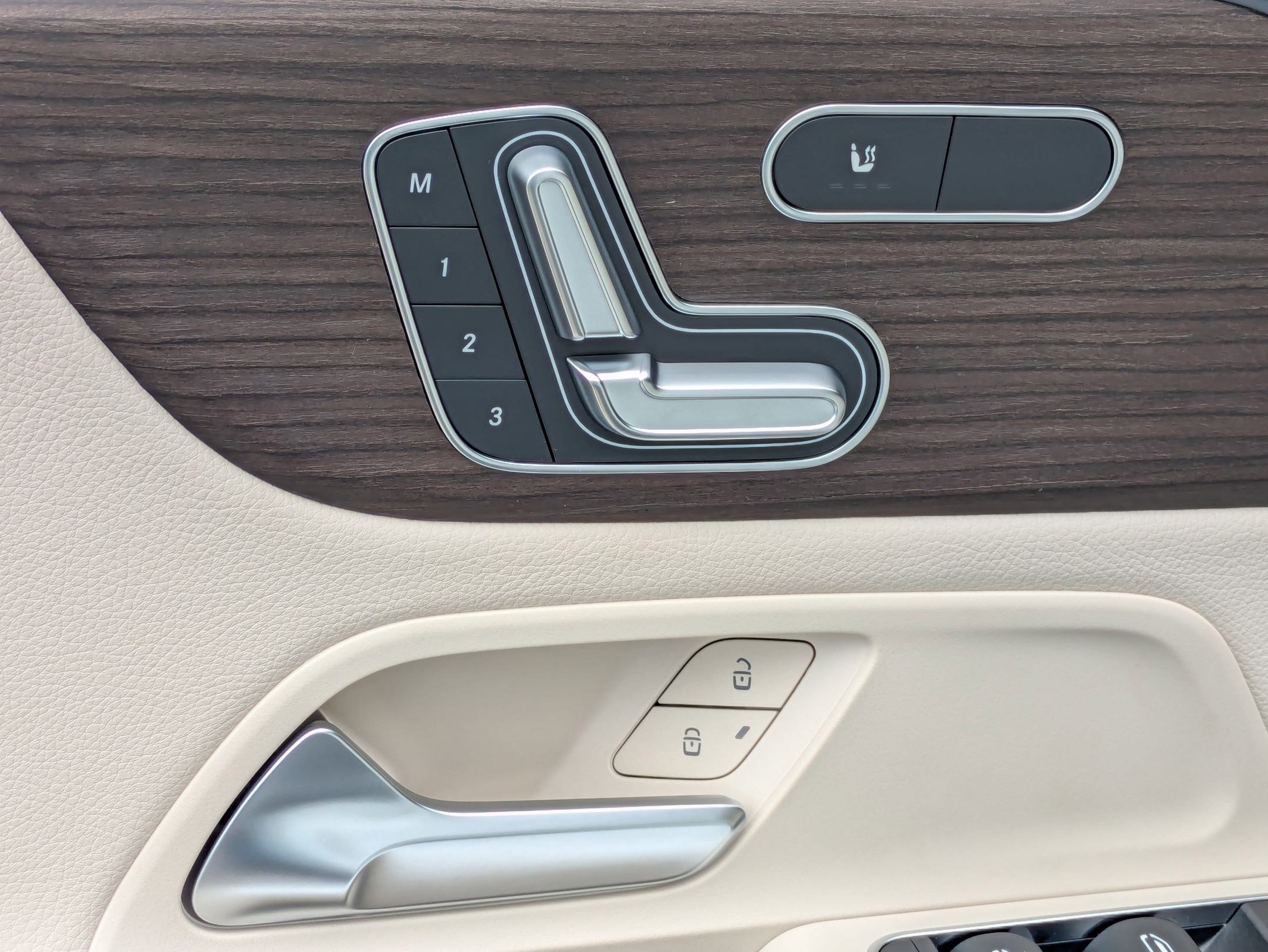 New 2025 Mercedes-Benz GLB 250 image 15