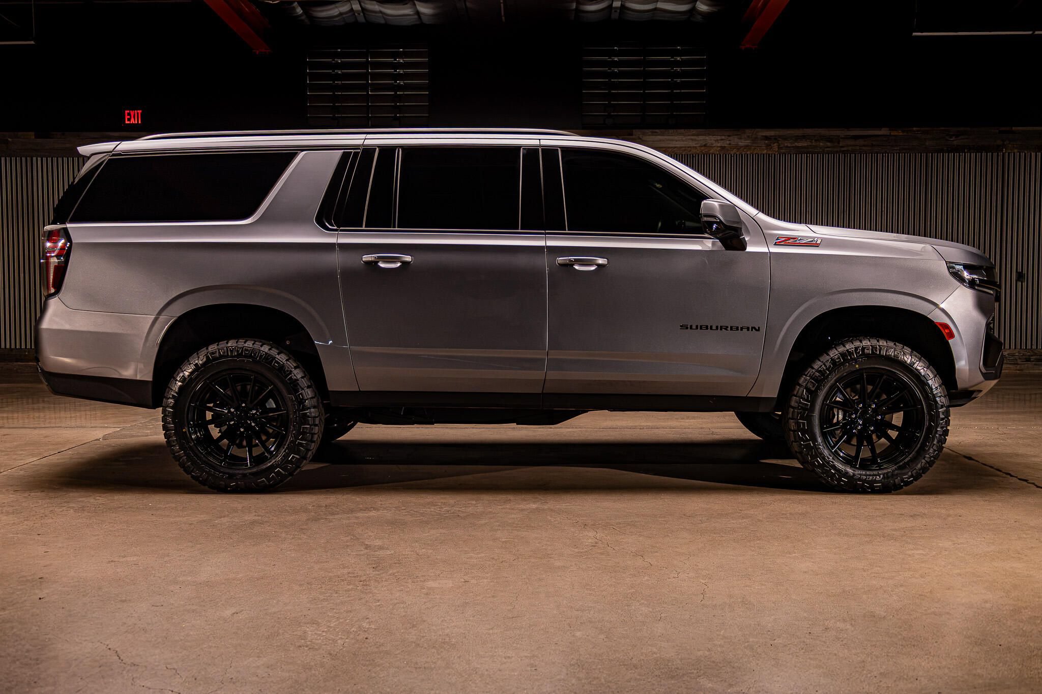 Used 2022 Chevrolet Suburban Z71 w/ Luxury Package AWD/4WD image 11
