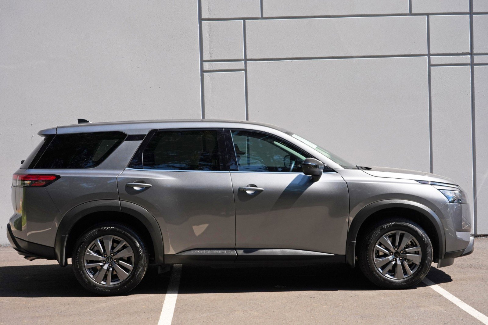 Used 2025 Nissan Pathfinder S FWD image 48