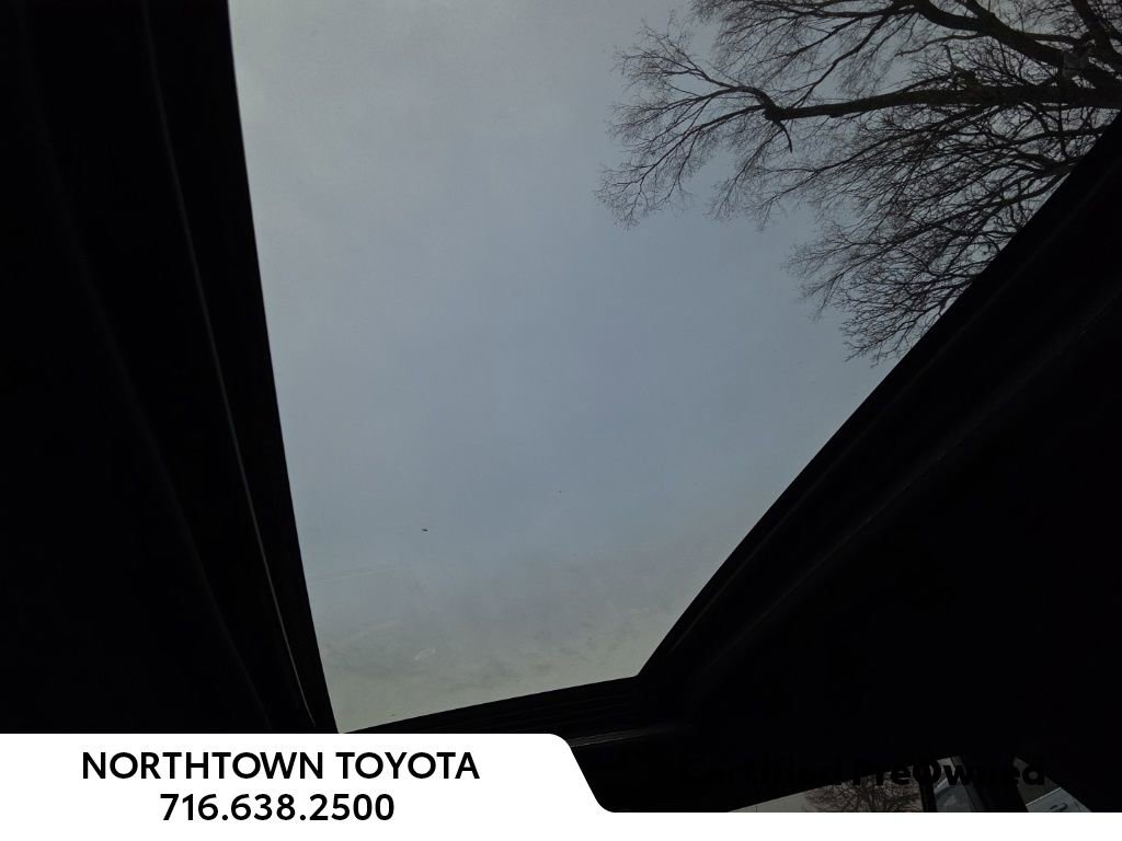 Used 2021 Toyota RAV4 SE w/ Weather & Moonroof Package image 25