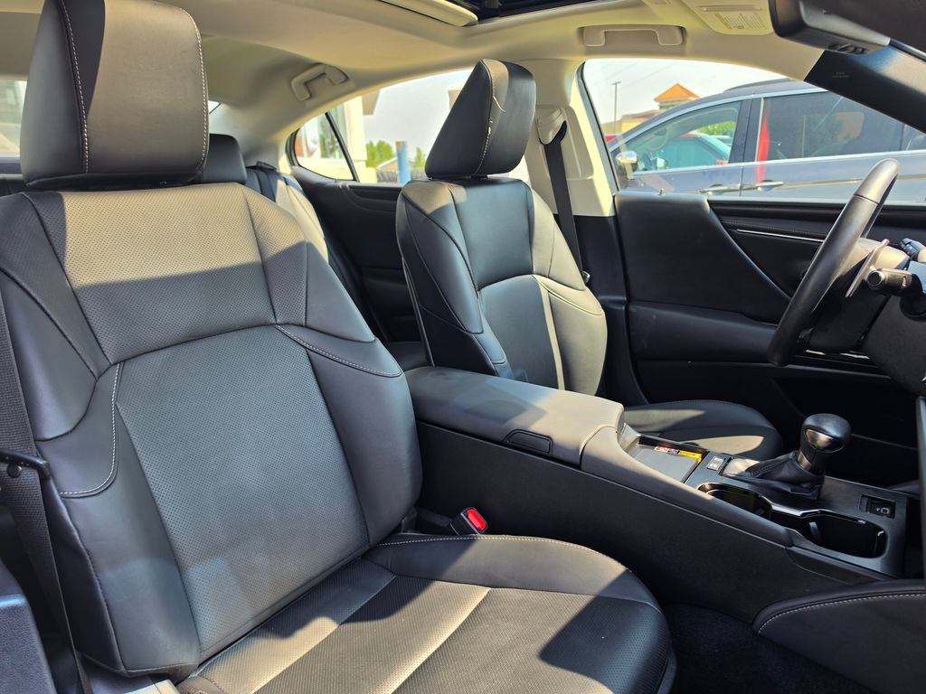 Used 2024 Lexus ES 300h w/ Premium Package FWD image 16