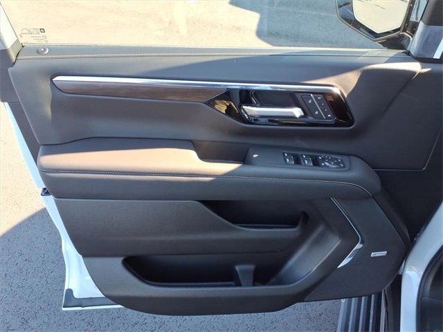 New 2026 Chevrolet Suburban Premier image 11