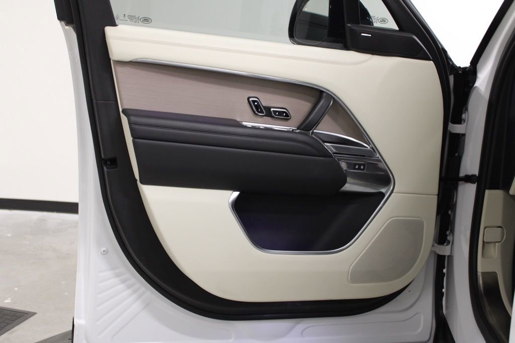 Certified 2023 Land Rover Range Rover SE image 17