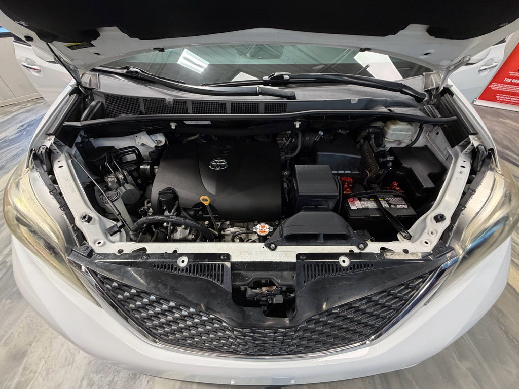 Used 2017 Toyota Sienna SE FWD image 58