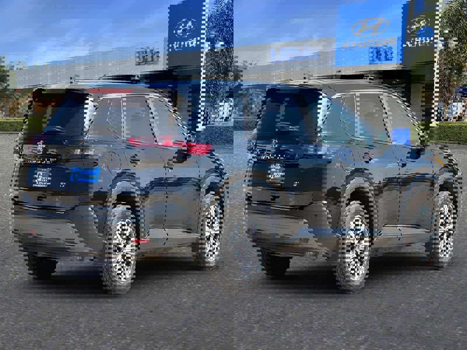 Used 2023 Nissan Rogue SV video 2