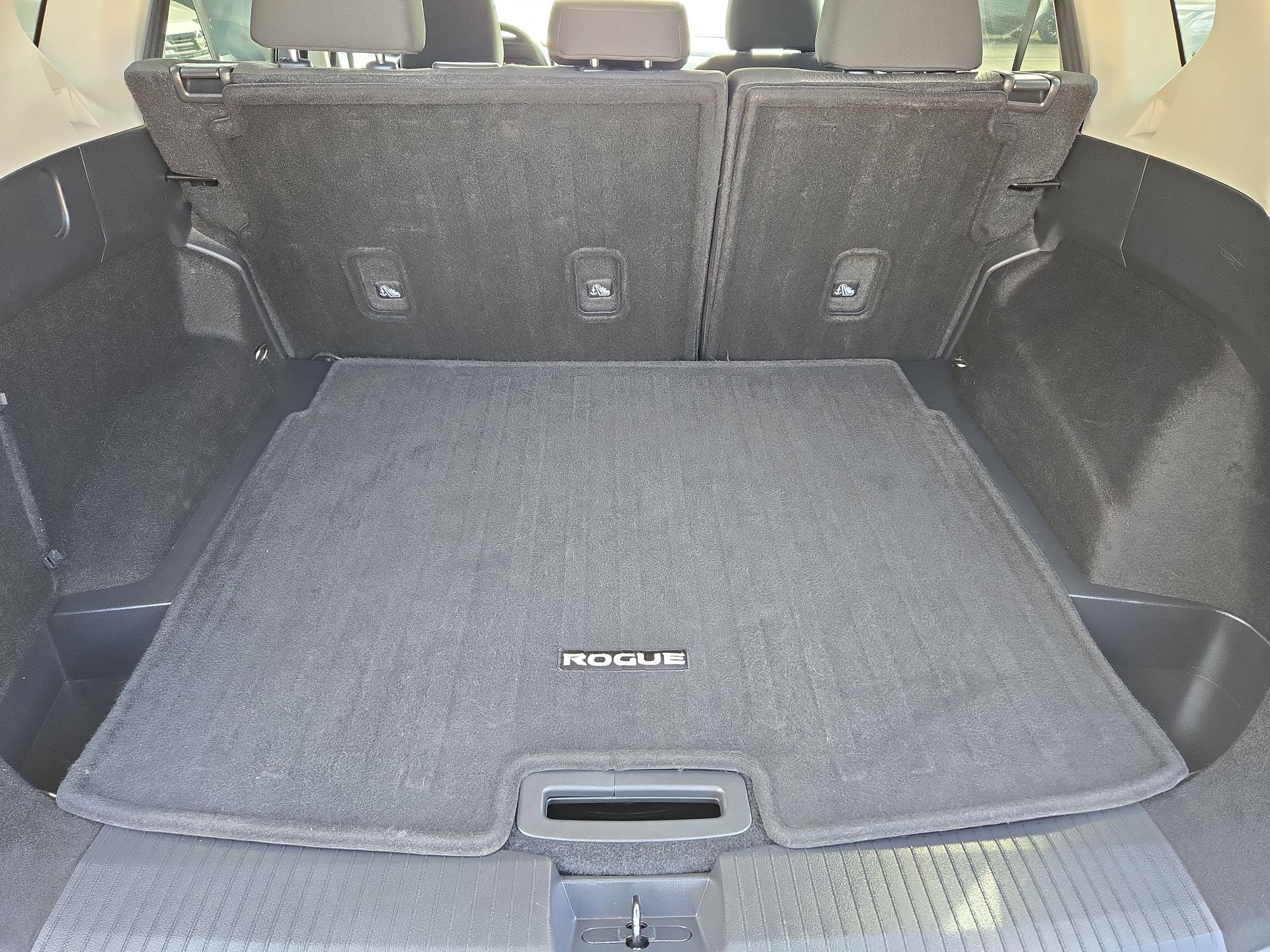Certified 2025 Nissan Rogue SV FWD image 25
