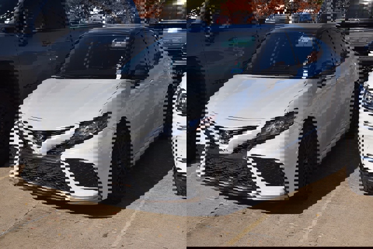 Used 2023 Toyota Camry XSE image 2