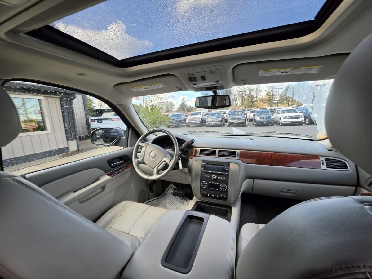 Used 2010 GMC Yukon SLT w/ SLT-2 Equipment Package AWD/4WD image 15