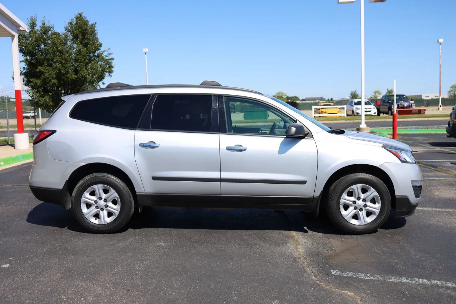 Used 2017 Chevrolet Traverse LS FWD image 4