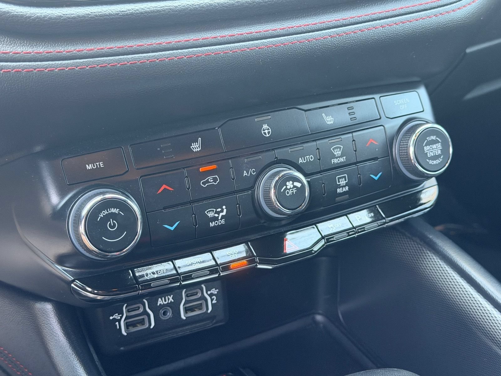 Used 2025 Dodge Durango GT w/ Blacktop Package AWD/4WD image 28