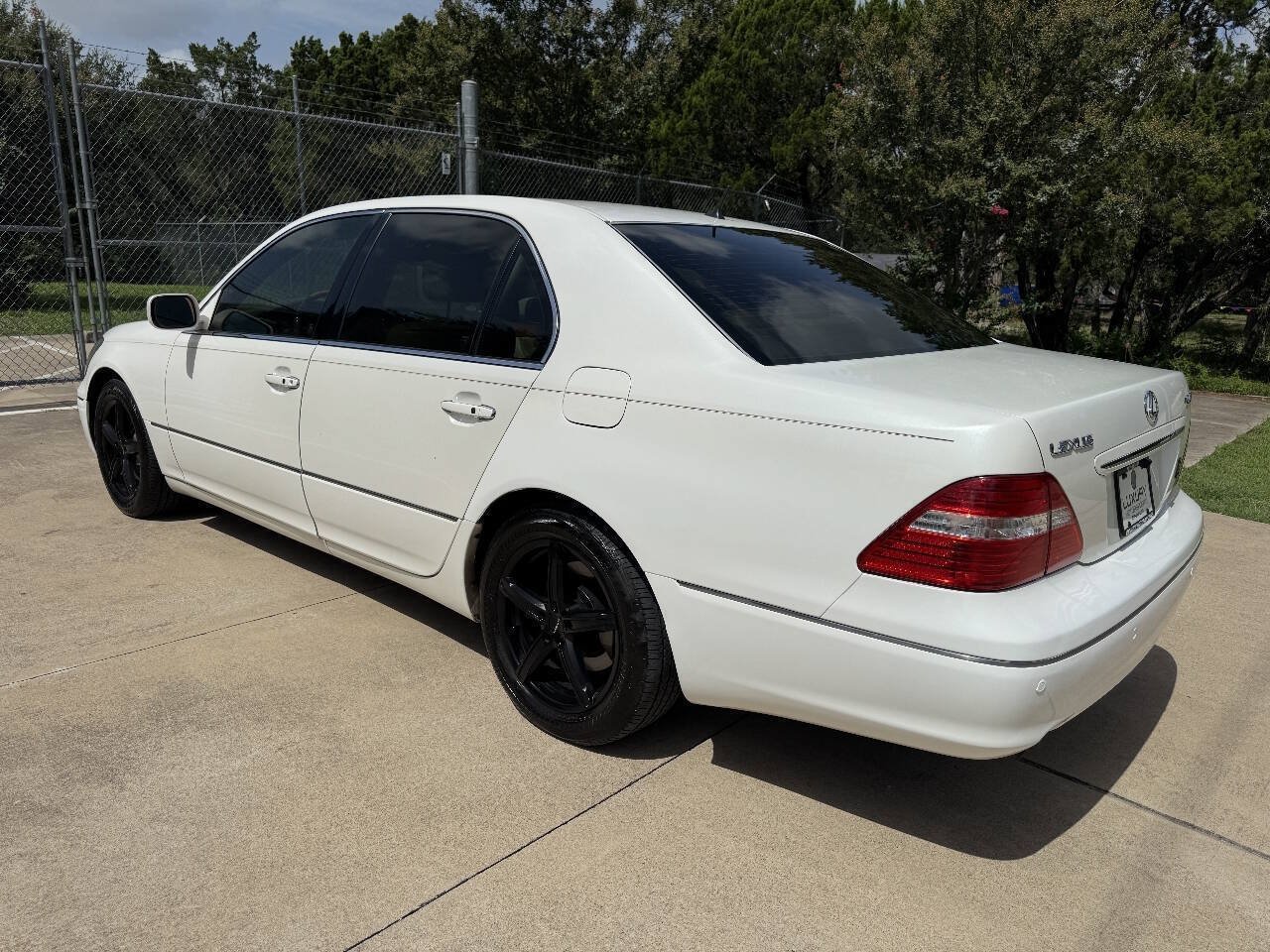 Used 2004 Lexus LS 430 RWD image 9