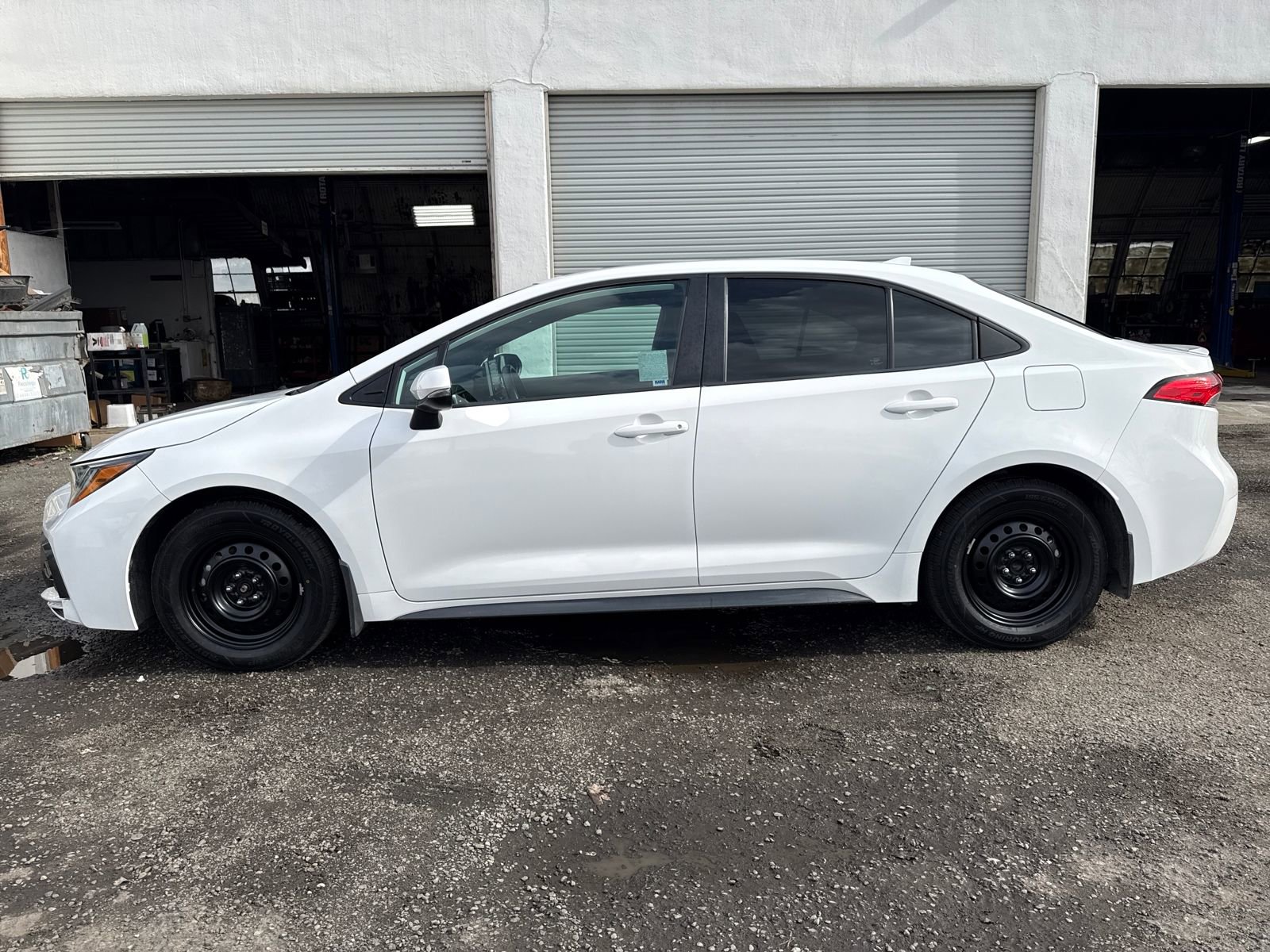 Used 2020 Toyota Corolla SE w/ Carpet Mat Package (TMS) image 2