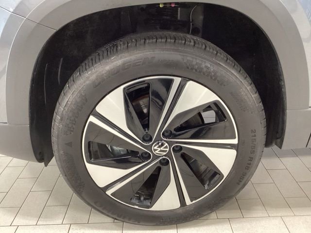 Certified 2025 Volkswagen Taos SE w/ Panoramic Sunroof Package image 26