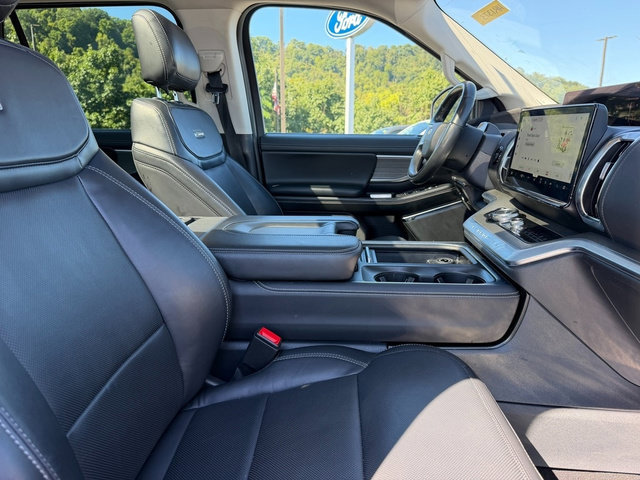 Certified 2025 Ford Expedition Platinum AWD/4WD image 10