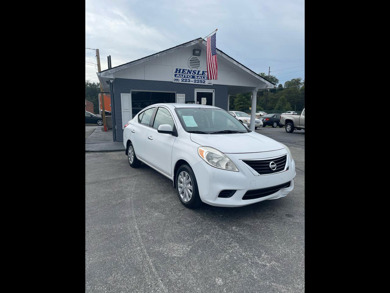Used 2012 Nissan Versa SV FWD image 1