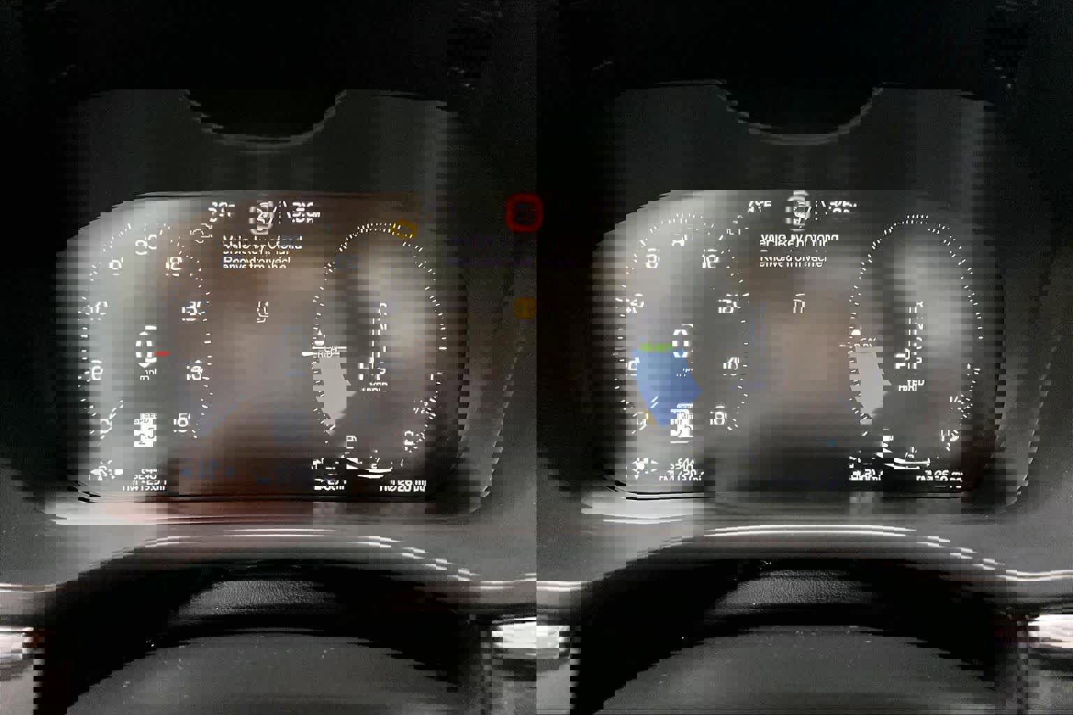 Used 2019 Volvo XC60 T8 Momentum w/ Advanced Package image 25