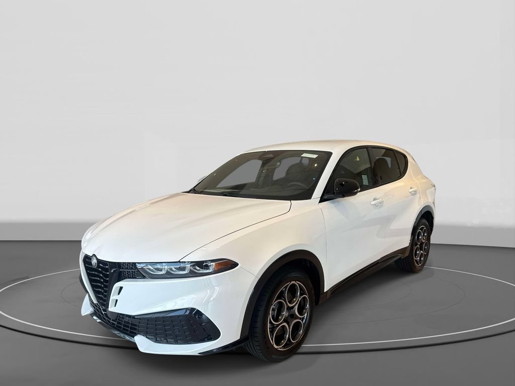 New 2026 Alfa Romeo Tonale w/ Black Premium Package AWD/4WD image 3