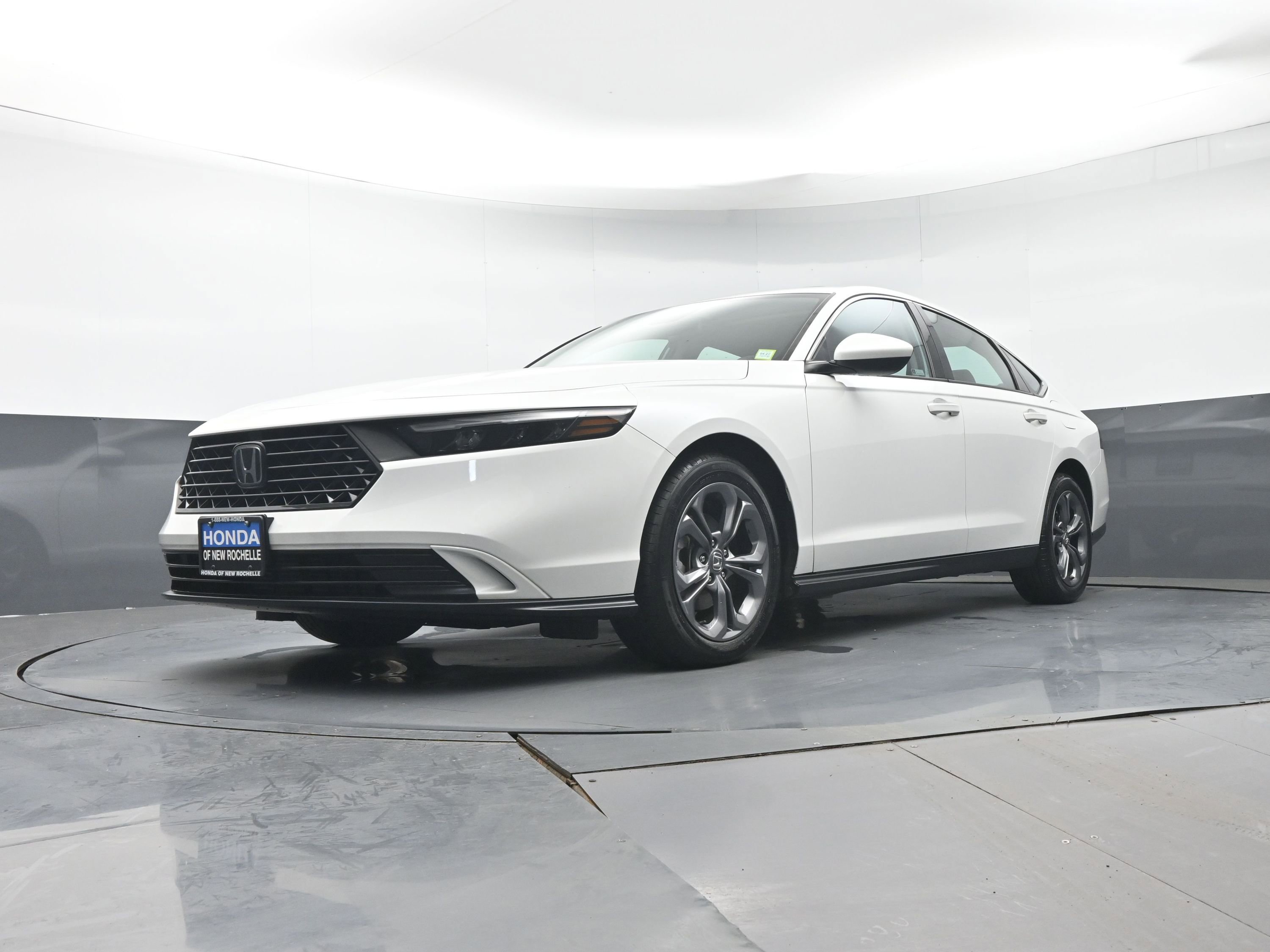 Certified 2023 Honda Accord EX image 27
