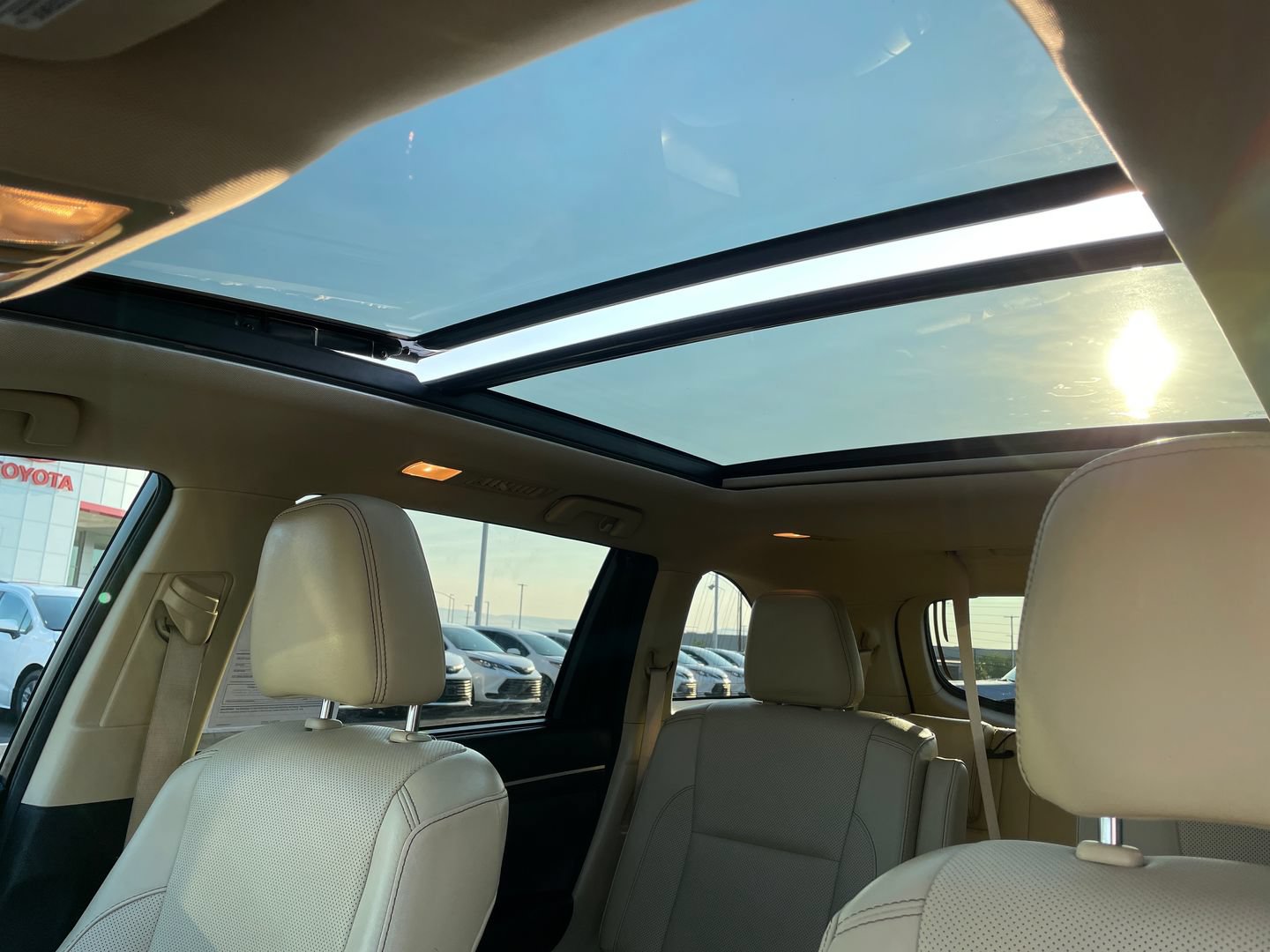 Certified 2016 Toyota Highlander Limited Platinum AWD/4WD image 2