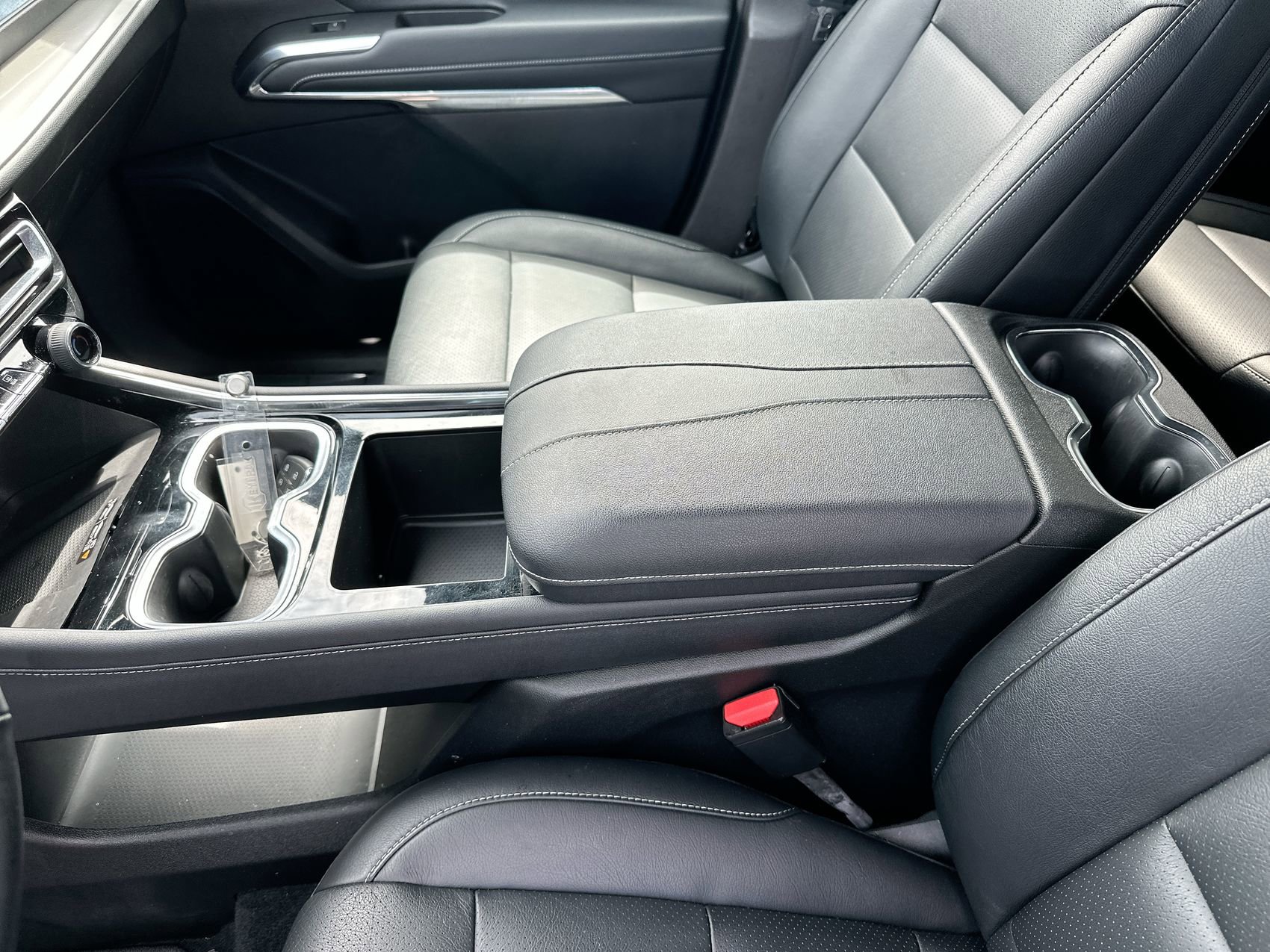 Used 2025 Chevrolet Traverse LT FWD image 21