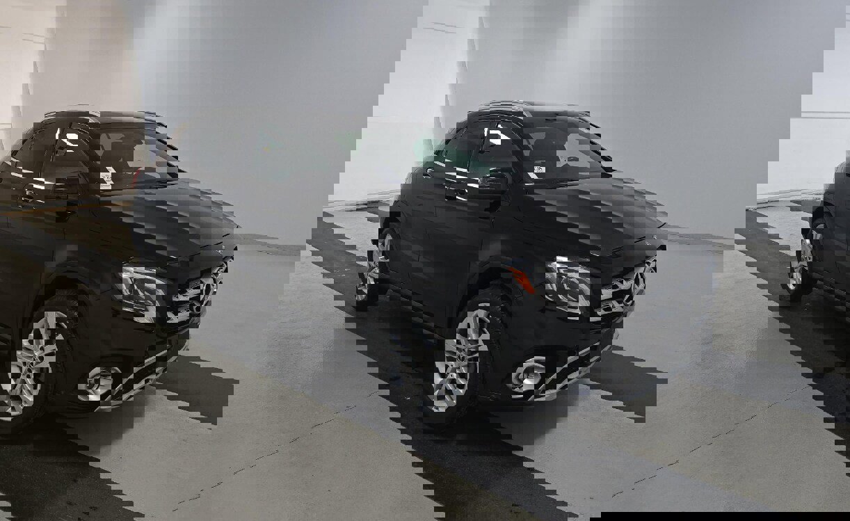 Used 2020 Mercedes-Benz GLA 250 4MATIC w/ Premium Package image 5