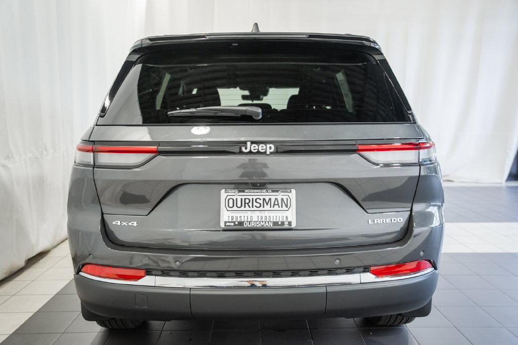 New 2026 Jeep Grand Cherokee Laredo w/ Trailer Tow Package AWD/4WD image 5