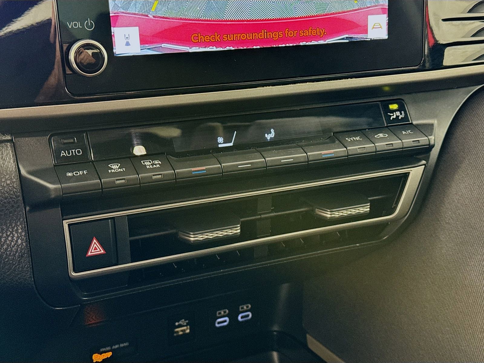 Used 2025 Toyota Camry LE image 11