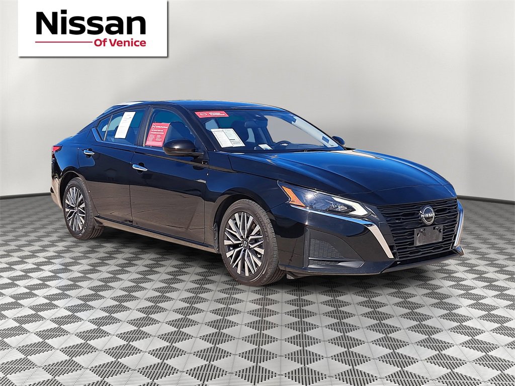 Certified 2023 Nissan Altima 2.5 SV image 1