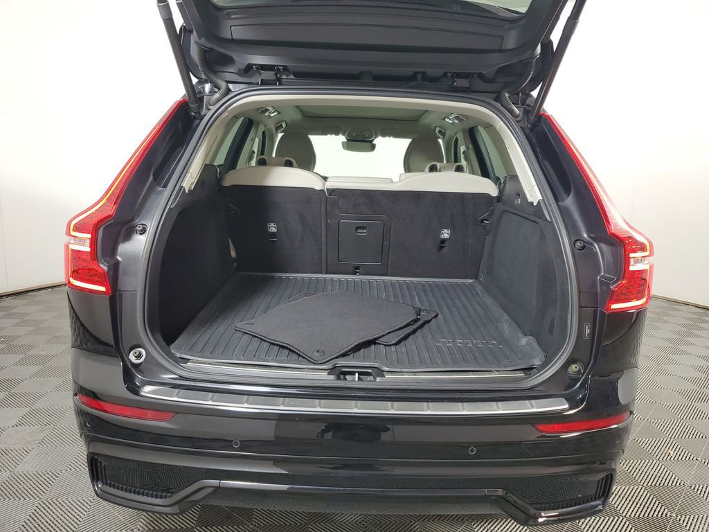 Certified 2023 Volvo XC60 B5 Plus w/ Climate Package FWD image 11