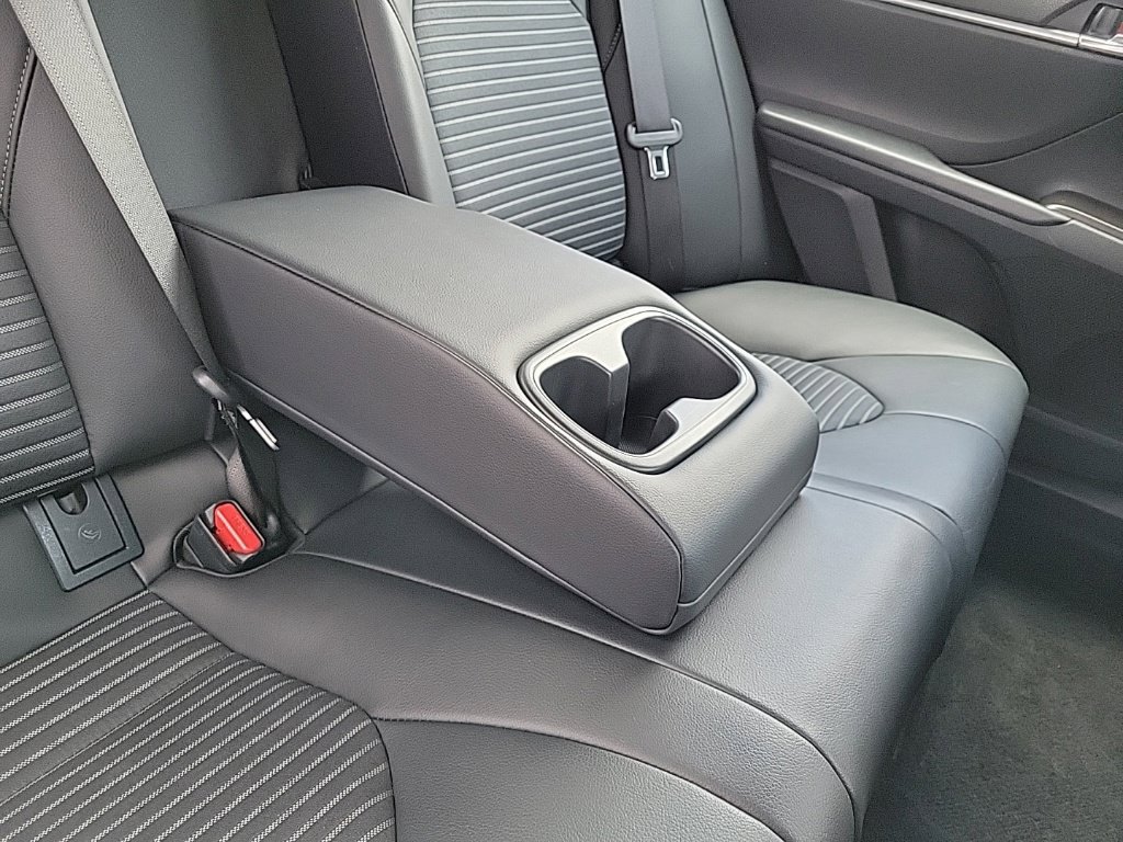 Used 2024 Toyota Camry SE FWD image 13