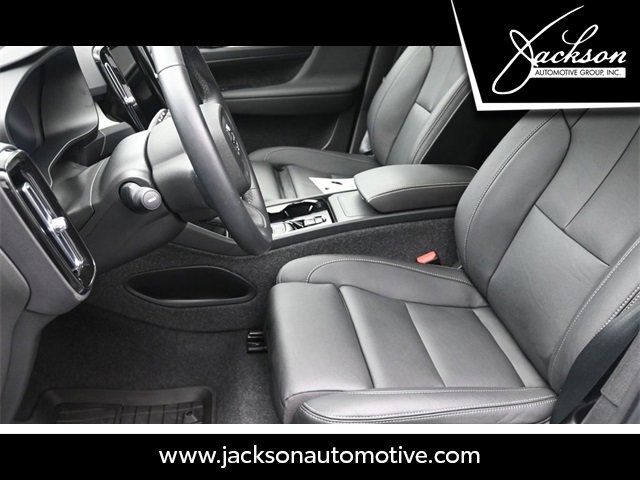 Used 2025 Volvo XC40 B5 Plus w/ Protection Package Premier image 18