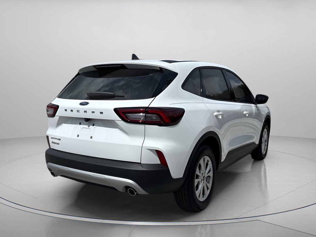 Used 2025 Ford Escape Active w/ Cold Weather Package FWD image 3